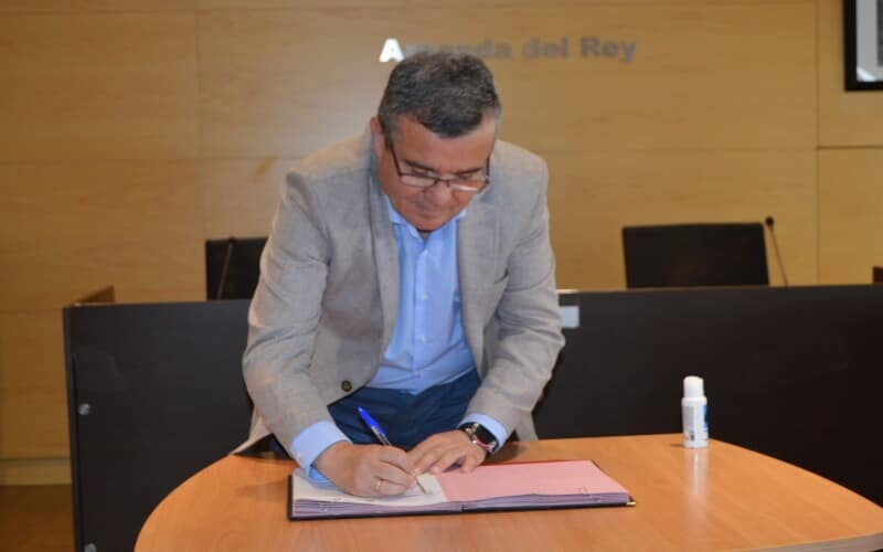 El alcalde de Arganda muestra su apoyo a Juan Lobato como secretario general del PSOE-M