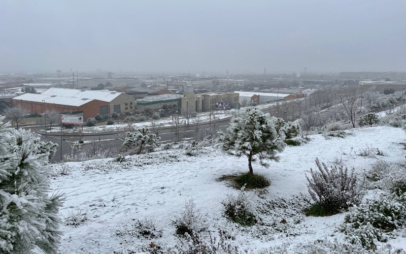 Madrid suspende la educación presencial lunes y martes por las nevadas y pide a los centros que la «procuren» de forma telemática