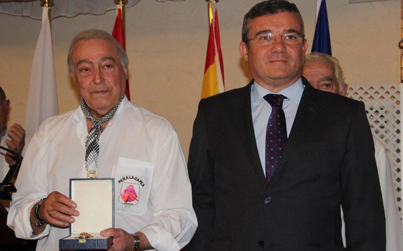 José Silva y Guillermo Hita, durante el acto de entrega de la Medalla de la Ciudad a la Peña Taurina La Capea (foto: Ayuntamiento de Arganda del Rey)