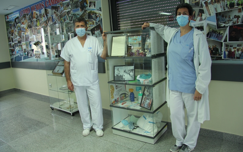 Jesús Martínez y Sonia López, los dos profesionales sanitarios que atendieron al primer caso de Covid en el Hospital (foto: Hospital Universitario del Sureste)