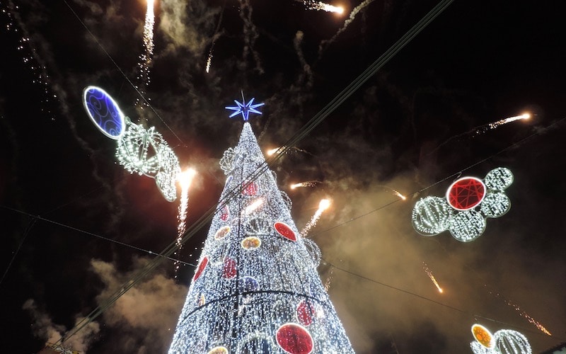 Encendido de las luces navideñas en la plaza de la Constitución de Arganda, este viernes