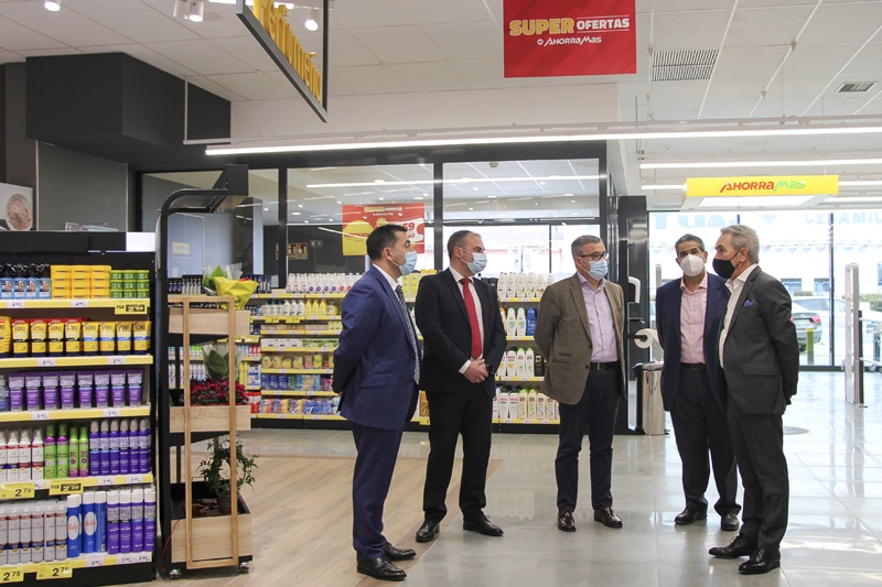 Visita del alcalde y del edil de Industria al supermercado Ahorramas de la avenida de Madrid (foto: Ayuntamiento de Arganda del Rey)