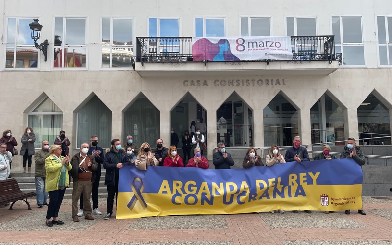 Cinco minutos de silencio en Arganda en apoyo al pueblo ucraniano