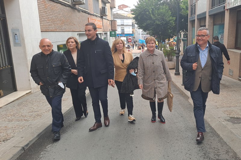 Rafael Simancas, Juan Lobato, Llanos Castellanos, Isaura Leal y Guillermo Hita, a su llegada a la Casa del Pueblo del PSOE de Arganda