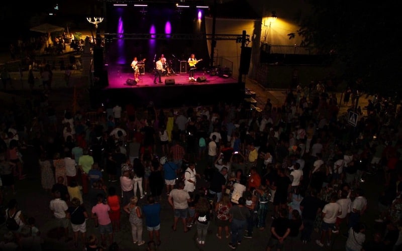 Domingo de fiestas en San Roque: actividades infantiles, discomóvil y concierto de Sergio Escobar