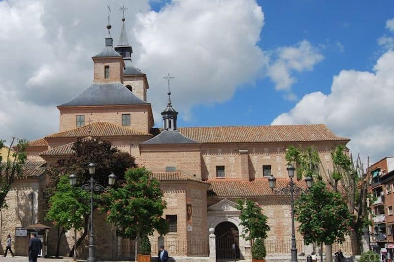 IU Arganda pide eliminar el “monolito franquista” de la iglesia de San Juan Bautista
