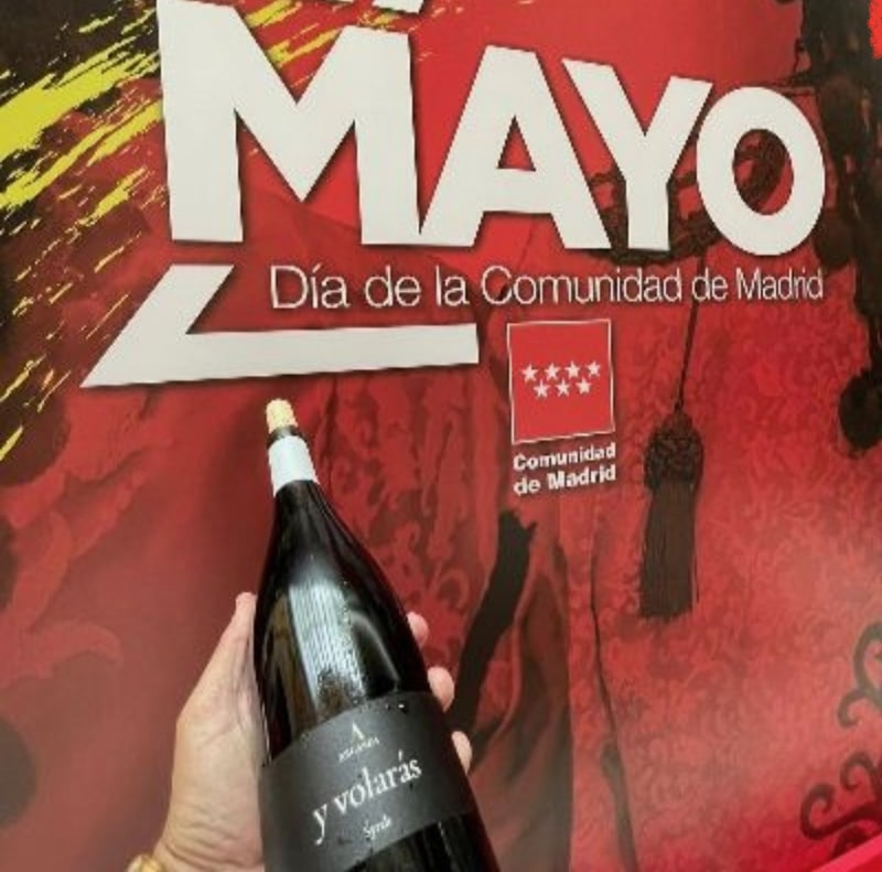 El vino argandeño 'Y volarás' en la Fiesta del 2 de Mayo (foto: Cooperativa Vinícola de Arganda)