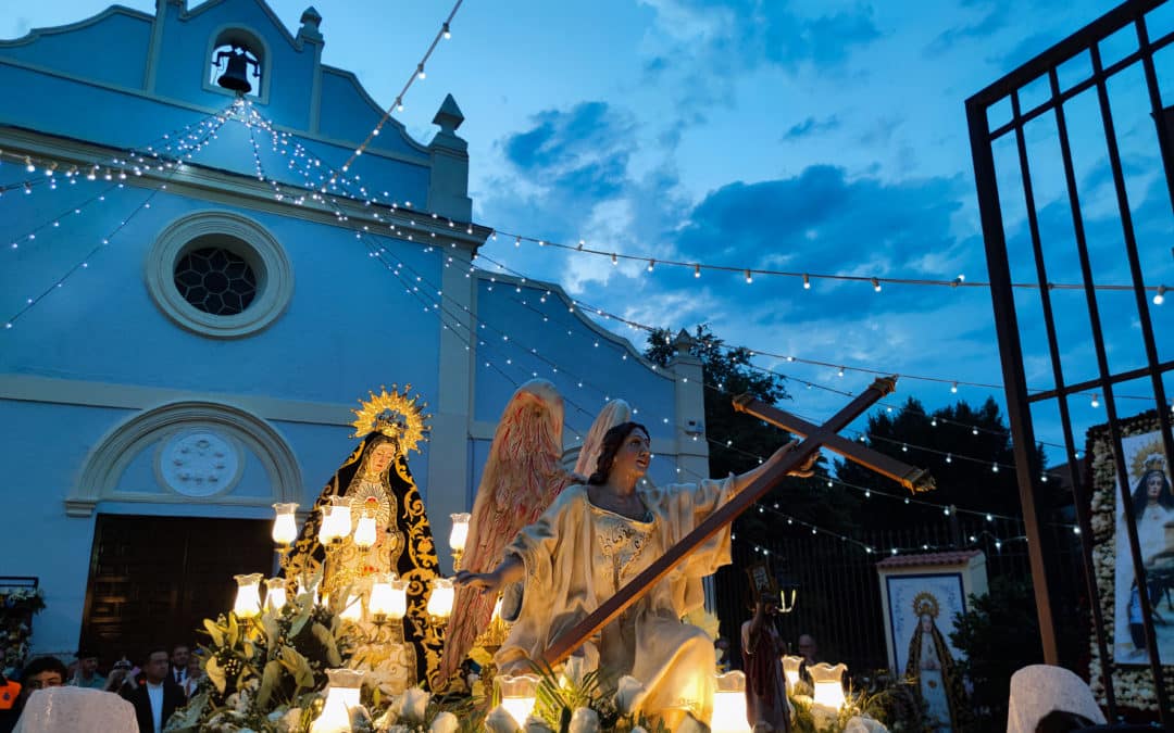 Arganda acompaña a la Virgen de la Soledad durante el tradicional traslado procesional