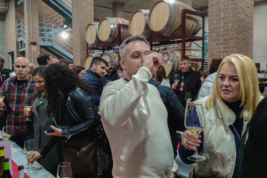 Cata de vinos durante la celebración del Día Mundial de la Enología