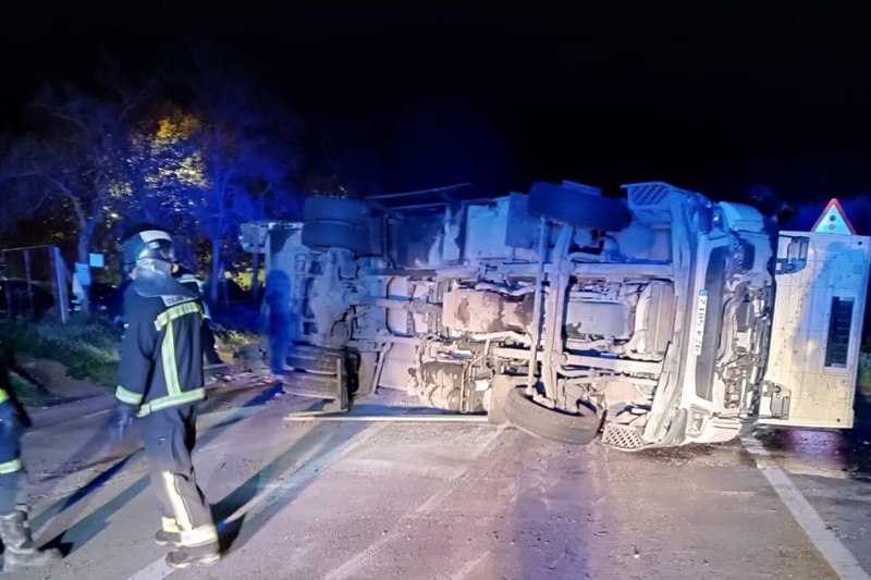 Accidente de un camión en la M300 de Arganda (foto: Ayuntamiento de Arganda del Rey)