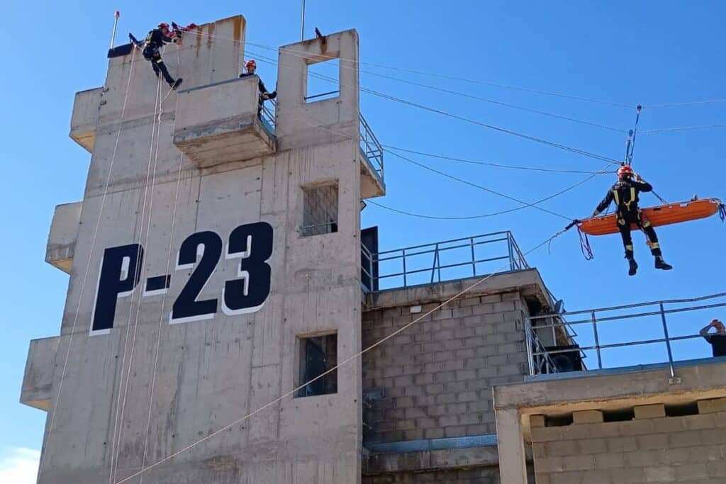Los Bomberos de Arganda del Rey han realizado un simulacro de rescate durante el Memorial.